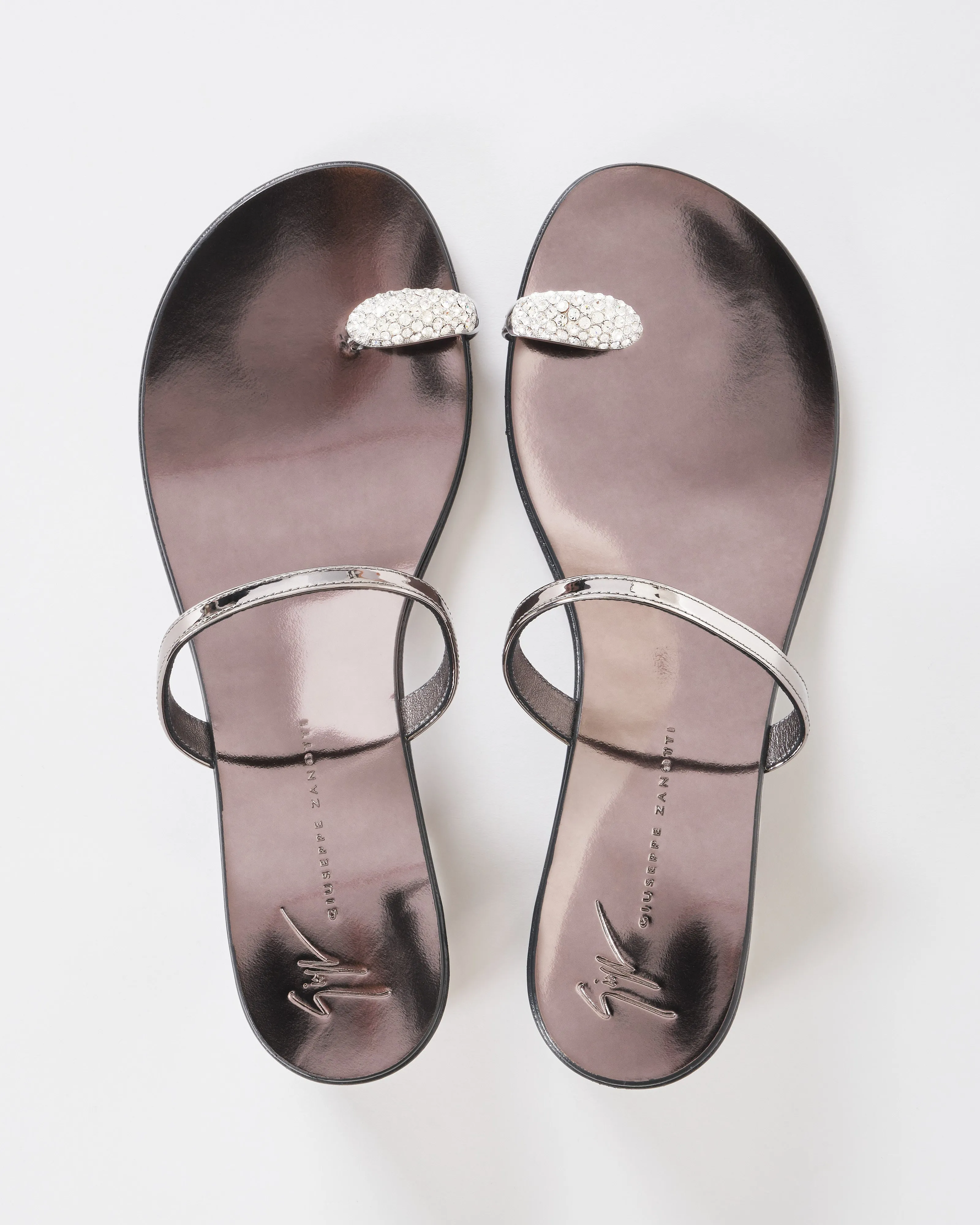 heeled sandal with toe ring