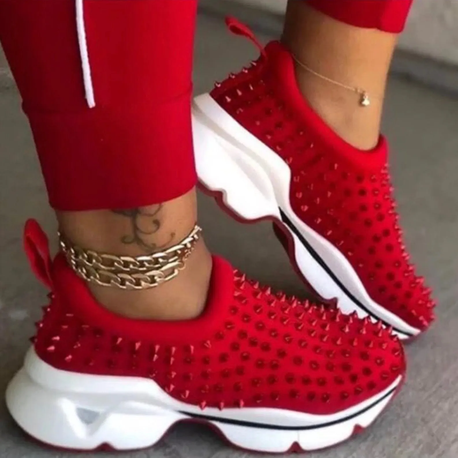 Rivet Slip-On Round Toe Casual Sneakers