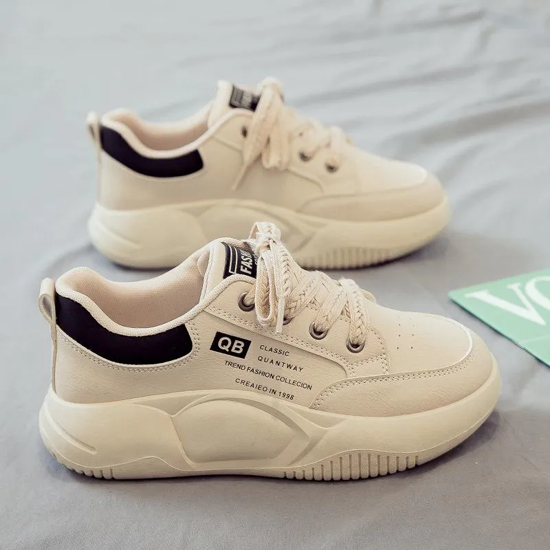 Walking soft casual shoes