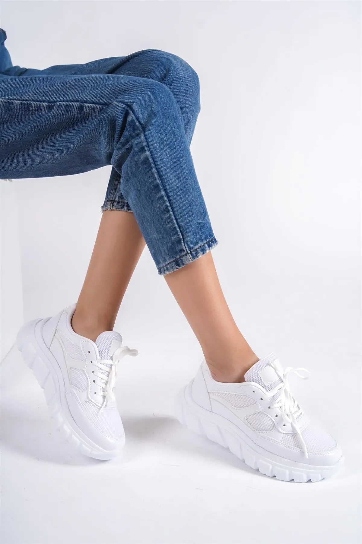 Women's White Lace-Up Mesh Casual Sneaker Sports Shoes