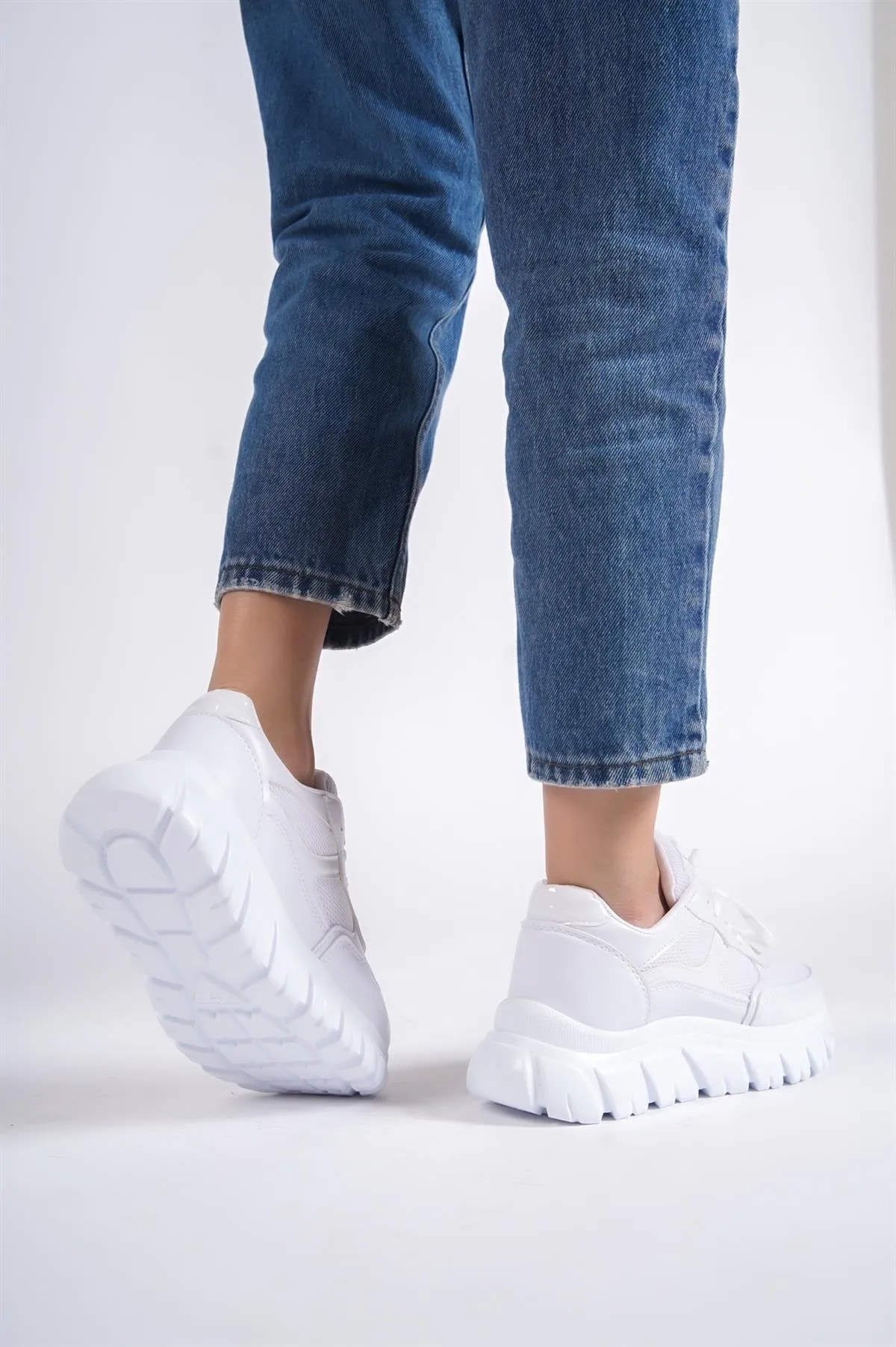 Women's White Lace-Up Mesh Casual Sneaker Sports Shoes