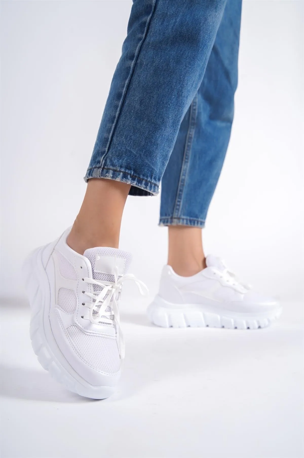 Women's White Lace-Up Mesh Casual Sneaker Sports Shoes